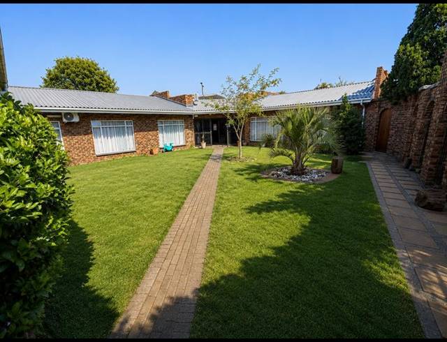 4 BEDROOM HOUSE FOR SALE IN MEYERHOF